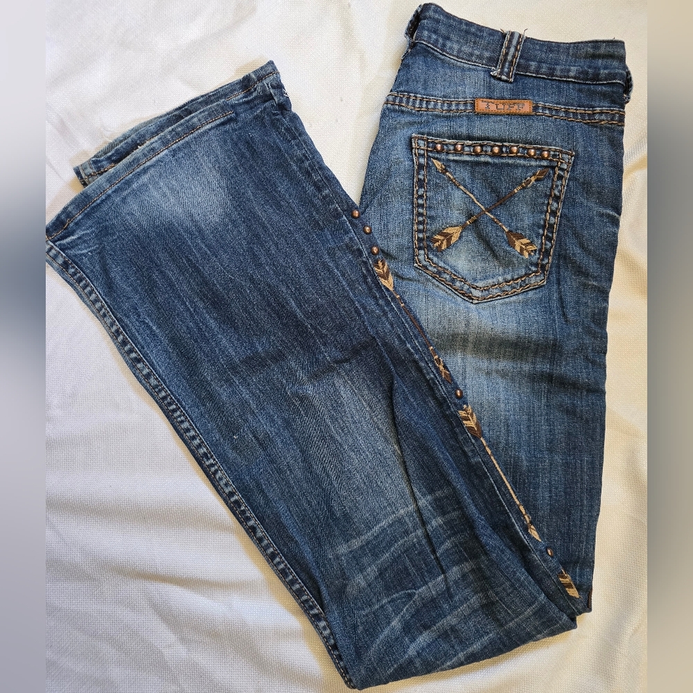 Embroidered Blue Jeans with Arrow Detail